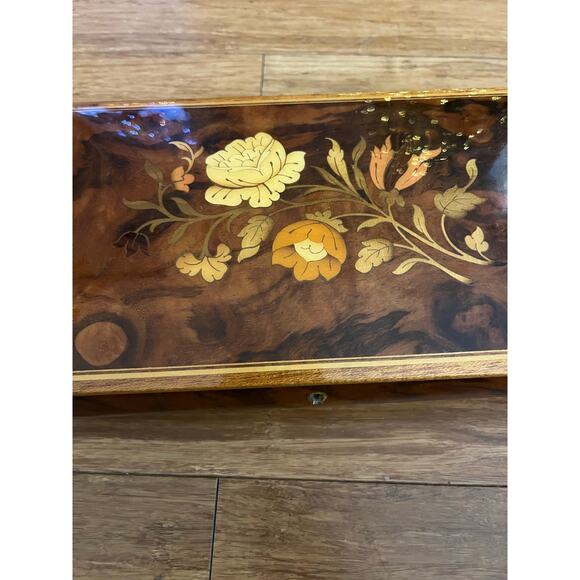 Italian made lacquer jewelry-music box- see description - Picture 2 of 5